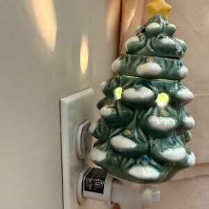 Sonoma Christmas Tree Wall Outlet Wax Cube Scent Warmer Holiday Decor New in Box